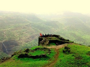 Explore the top 10 monsoon destinations in India where rain transforms landscapes into lush green paradises. Perfect for nature lovers, couples, and explorers.